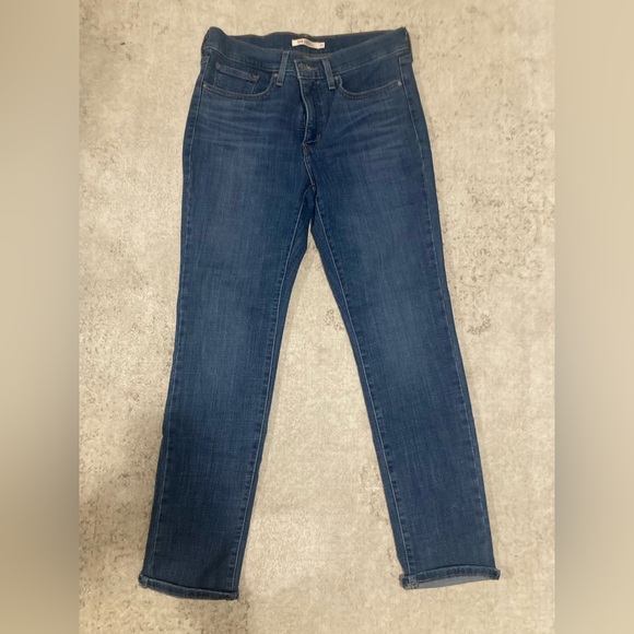 Levi’s Women’s 312 Shaping slim Jeans - Picture 2 of 5